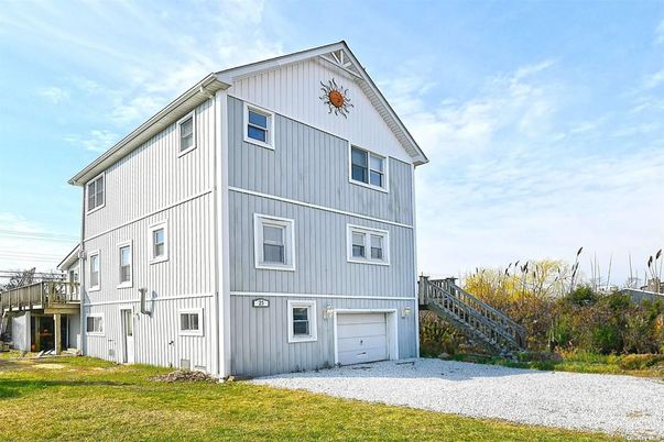 Attached, Exterior, Facade, Rowhouse