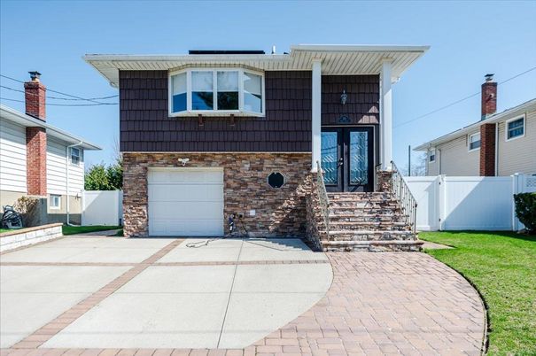 Attached, Exterior, Facade, Brick Facade, Modern