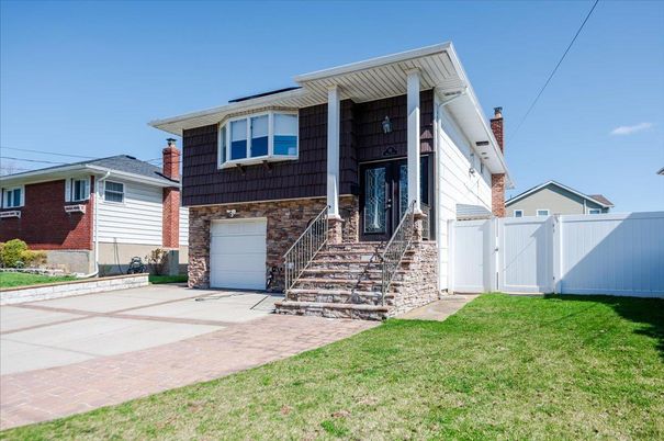 Attached, Exterior, Facade, Brick Facade, Raised Ranch