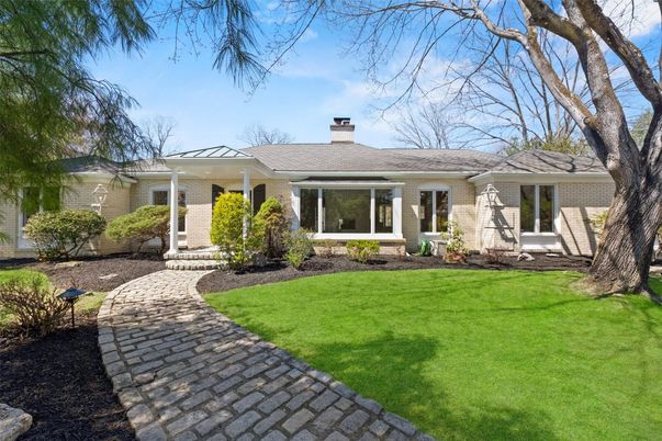 Exterior, Facade, Ranch