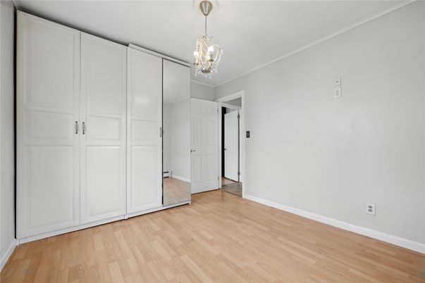 Chandelier, Empty room, Interior, Wood Texture Flooring