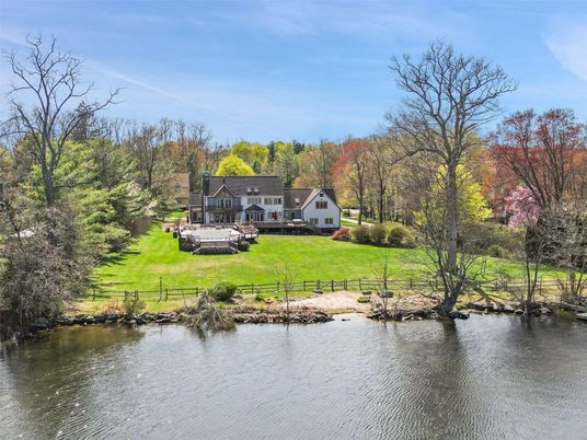 Exterior, Lake