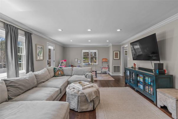 Interior, Living room, Recessed Lighting, Wood Texture Flooring