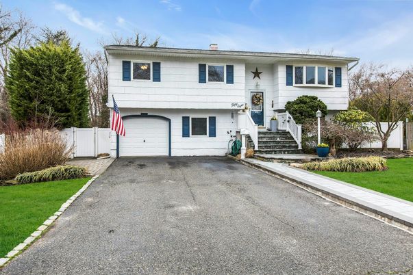Attached, Exterior, Facade, Raised Ranch