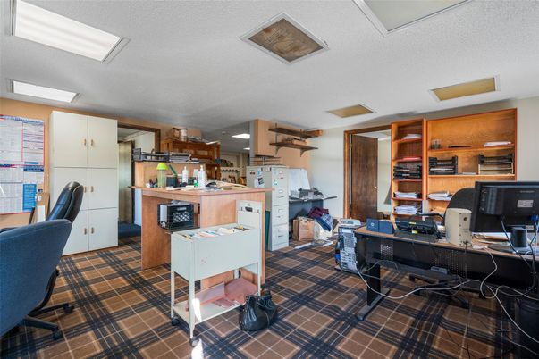 Home Office, Interior