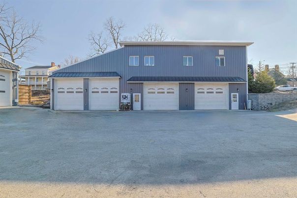 Attached, Exterior, Facade, Farmhouse