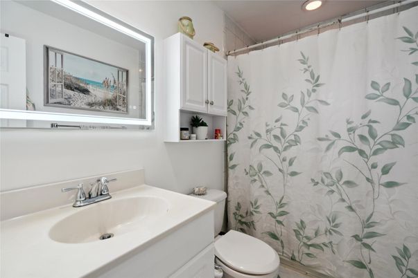 Bathroom, Interior, Recessed Lighting