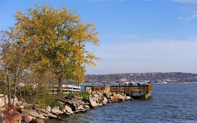 Exterior, Lake