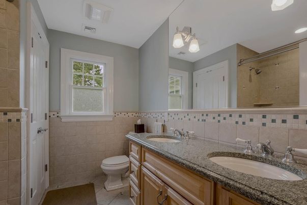 Bathroom, Dual Sink Vanities, Interior, Recessed Lighting