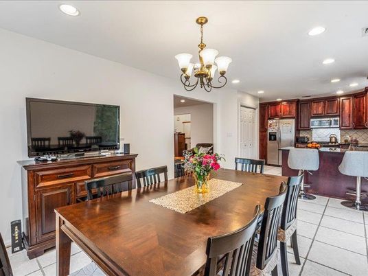 Chandelier, Dining room, Interior, Kitchen, Recessed Lighting, Stainless Steel Appliances