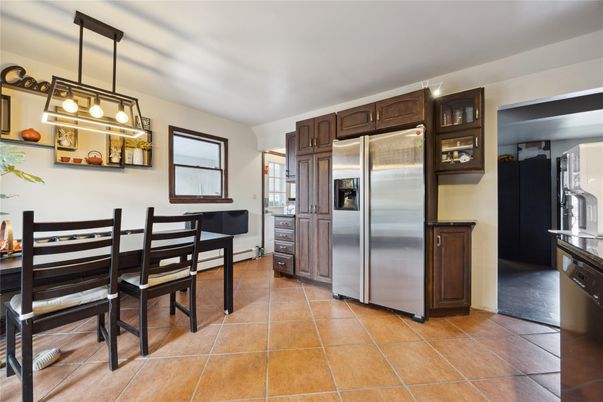Dining room, Interior, Kitchen, Pendant Lights, Stainless Steel Appliances