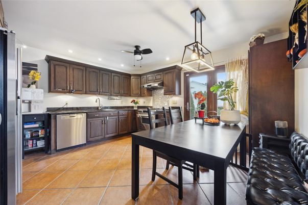Dining room, Interior, Kitchen, Pendant Lights, Recessed Lighting, Stainless Steel Appliances