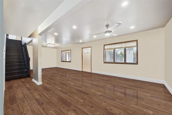 Empty room, Interior, Recessed Lighting, Wood Texture Flooring