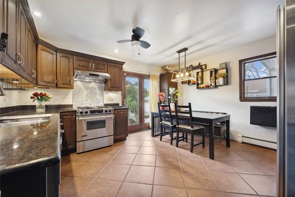 Dining room, Interior, Kitchen, Pendant Lights, Recessed Lighting, Stainless Steel Appliances