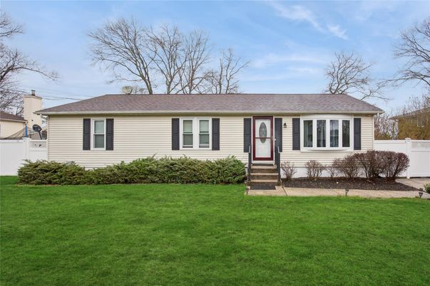 Exterior, Facade, Cape Cod