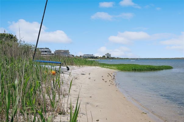 Exterior, Lake