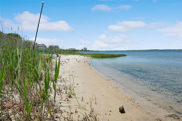 Exterior, Lake