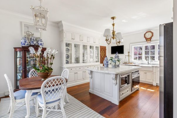 Chandelier, Dining room, Interior, Kitchen, Wood Texture Flooring