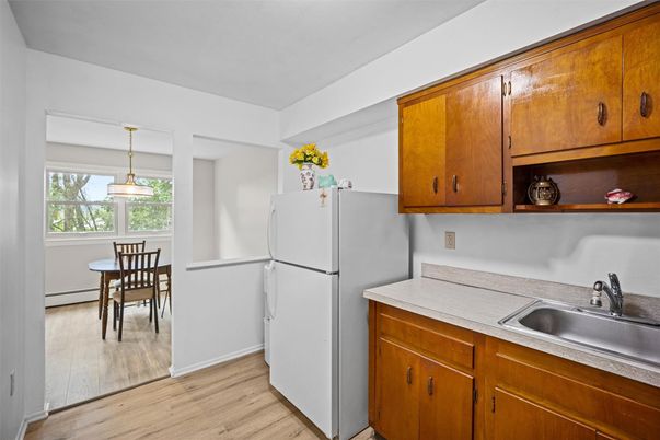Dining room, Interior, Kitchen, Pendant Lights, Tile Countertops, Wood Texture Flooring