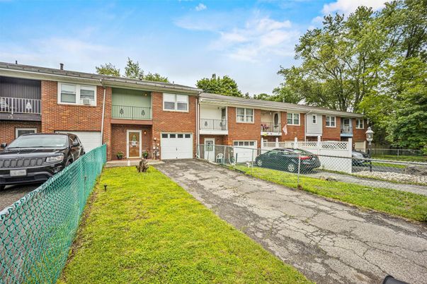 Attached, Exterior, Facade, Brick Facade, Raised Ranch