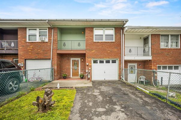 Attached, Exterior, Facade, Brick Facade, Rowhouse