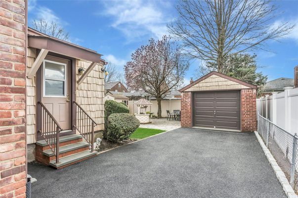 Detached Garage, Exterior