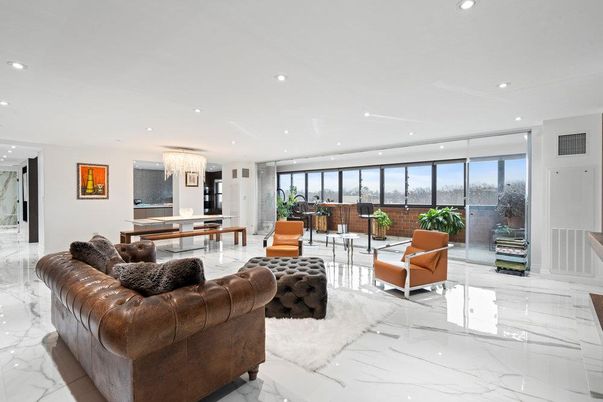 Chandelier, Dining room, Interior, Living room, Marble, Recessed Lighting