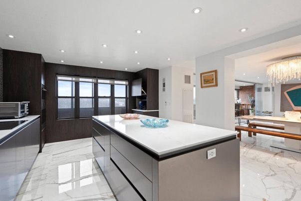 Chandelier, Dining room, Interior, Kitchen, Marble, Recessed Lighting, Stainless Steel Appliances