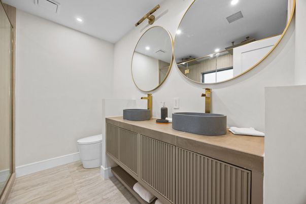 Bathroom, Dual Sink Vanities, Interior, Recessed Lighting