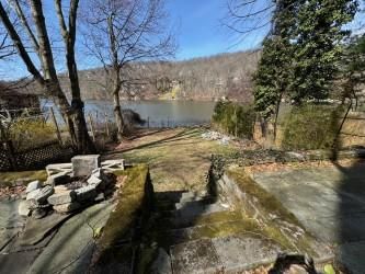 Exterior, Lake