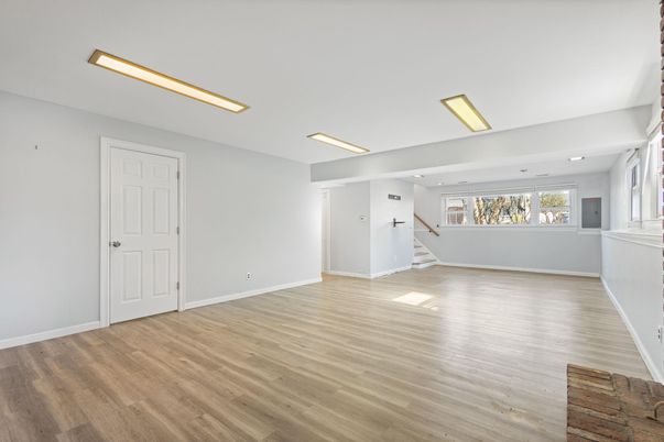Empty room, Interior, Recessed Lighting, Wood Texture Flooring