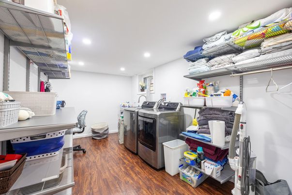 Interior, Recessed Lighting, Washer, Wood Texture Flooring