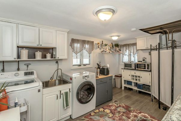 Interior, Washer, Wood Texture Flooring