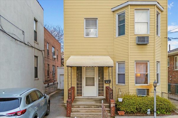 Exterior, Facade, Brick Facade, Rowhouse