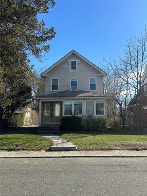 Exterior, Facade, American Craftsman