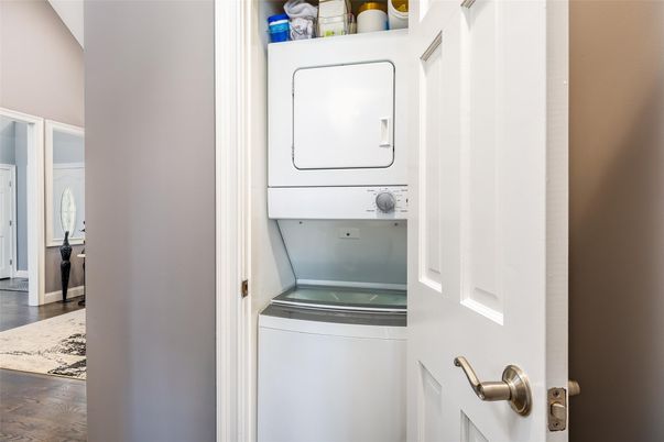 Interior, Utility Closets, Washer, Wood Texture Flooring