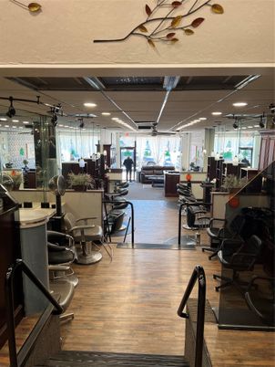 Fitness Equipment, Interior, Recessed Lighting, Wood Texture Flooring