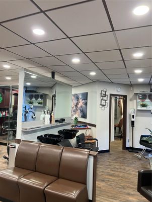 Fitness Equipment, Interior, Recessed Lighting, Wood Texture Flooring