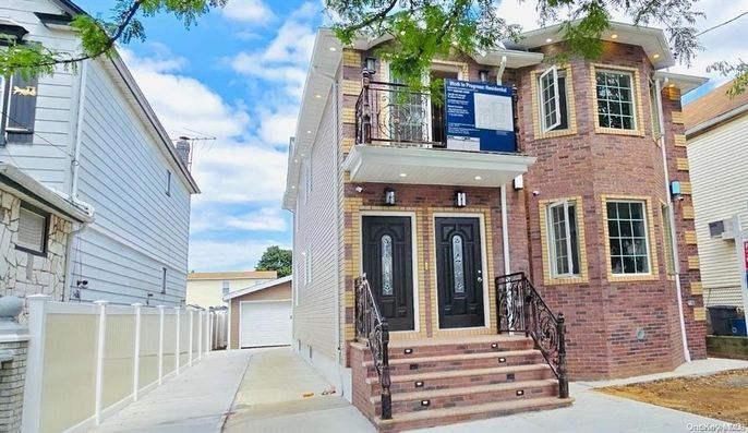 Exterior, Facade, Brick Facade, Rowhouse