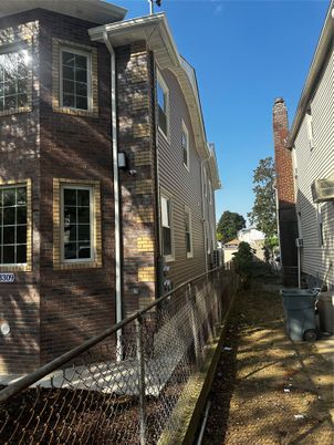 Exterior, Facade, Brick Facade, Rowhouse