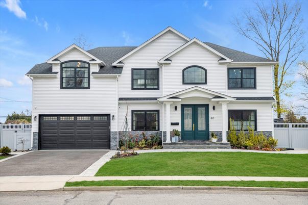 Attached, Exterior, Facade, Farmhouse