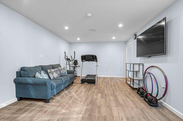 Fitness Equipment, Interior, Recessed Lighting, Wood Texture Flooring