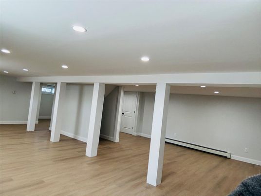 Empty room, Interior, Recessed Lighting, Wood Texture Flooring