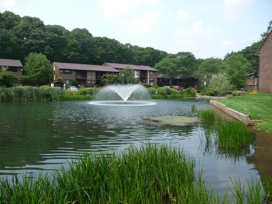 Exterior, Lake