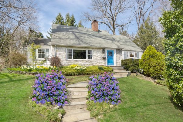 Exterior, Facade, Cape Cod