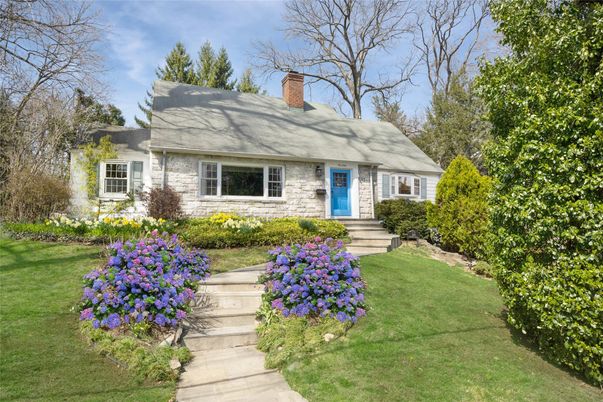 Exterior, Facade, Cape Cod