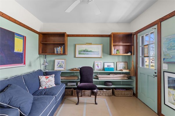 Home Office, Interior