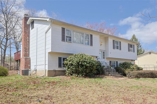 Exterior, Facade, Raised Ranch