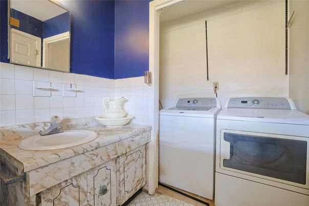 Interior, Washer