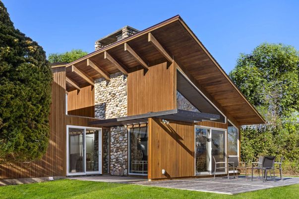 Exterior, Facade, Modern